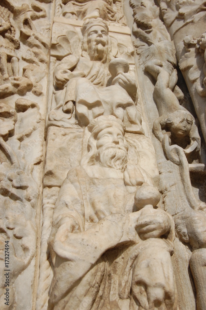 Perticolare del portale del Duomo di Messina Perticolare del portale del Duomo di Messina