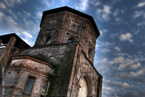 hdr chiesa e cielo con nuvole photo