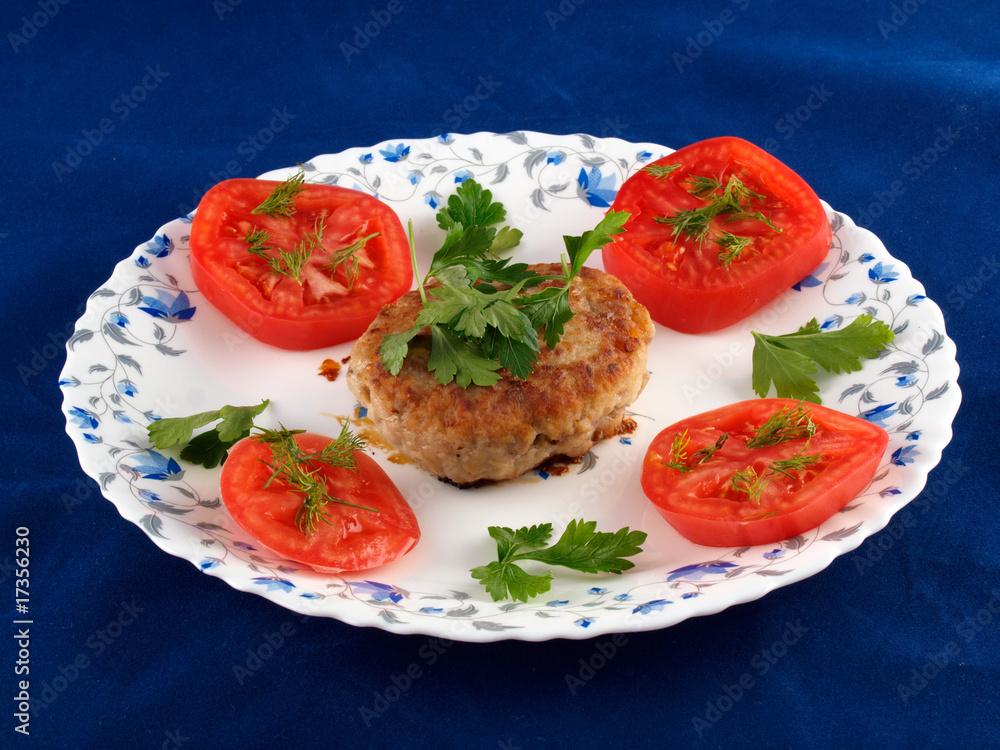 Chop meat with tomatoes and herbs