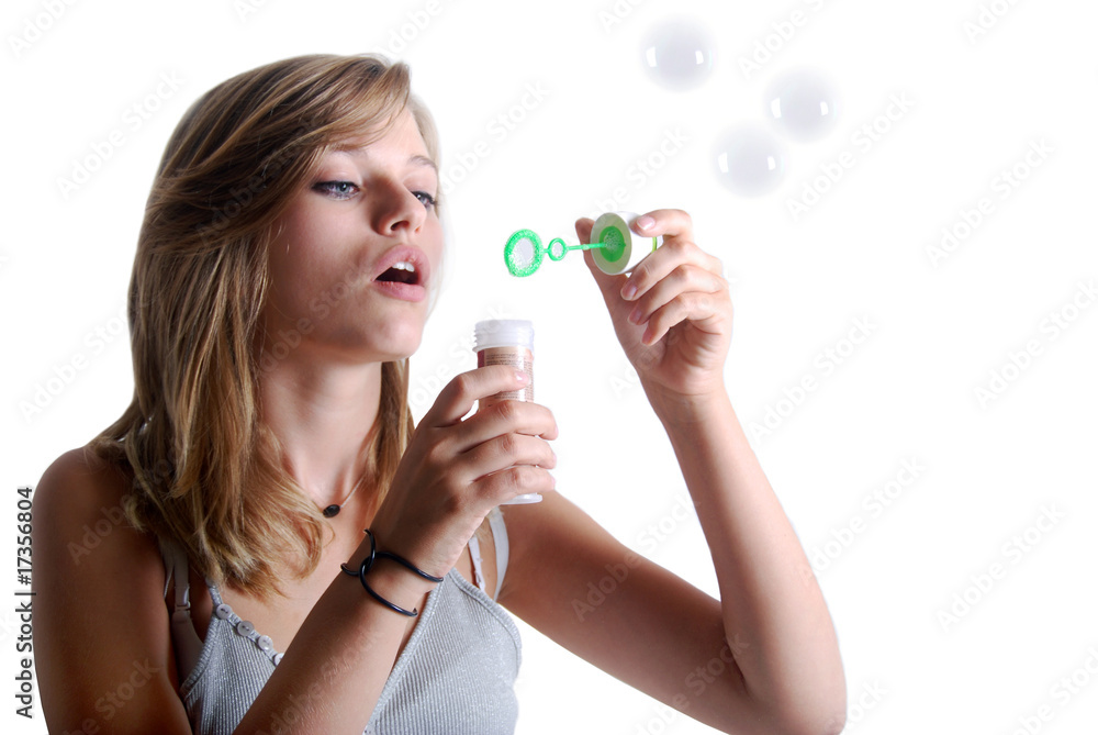 Jeaune fille blonde et bulles de savon Jeaune fille blonde et bulles de savon