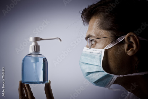 hydroalcoolique solution nettoyer antibactérien virus masque méd photo