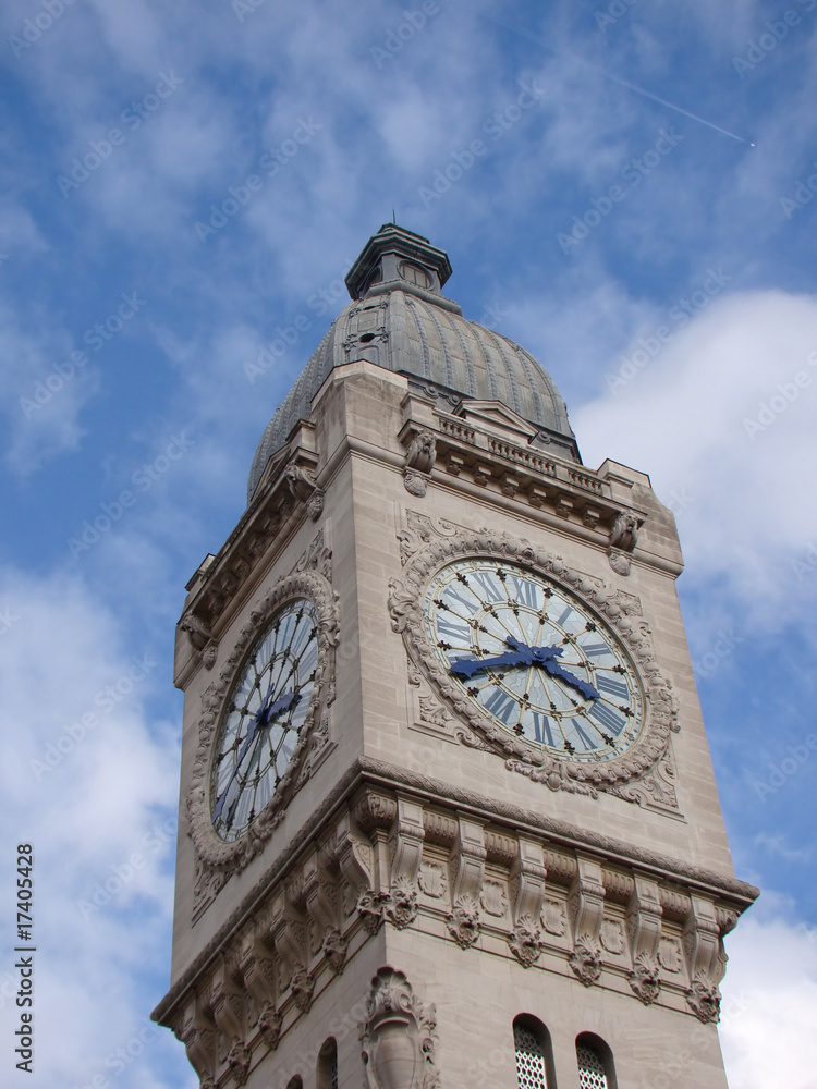 Paris : la gare de Lyon - tour de l'horloge Stock Photo | Adobe Stock