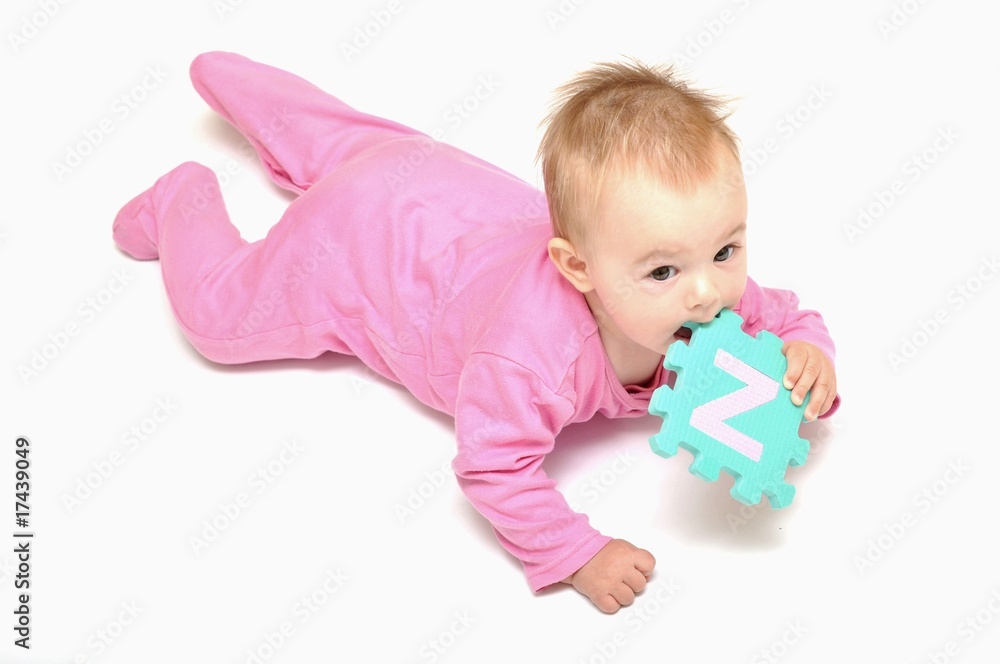 bébé avec puzzle bébé avec puzzle