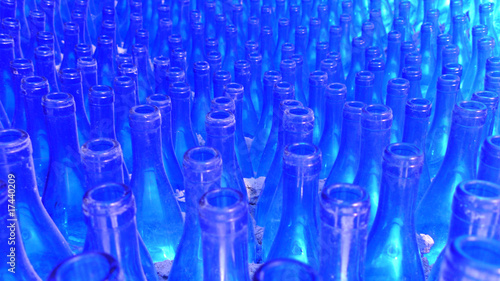Blaue Glasflaschen