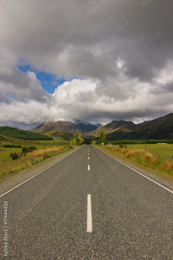 Fototapeta premium Infinite street in New Zealand