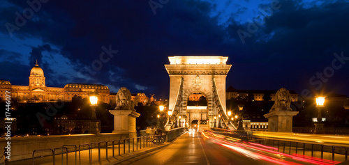 Budapest, the Chain bridge © Posztós János