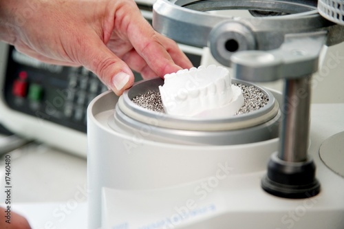 Dental technican