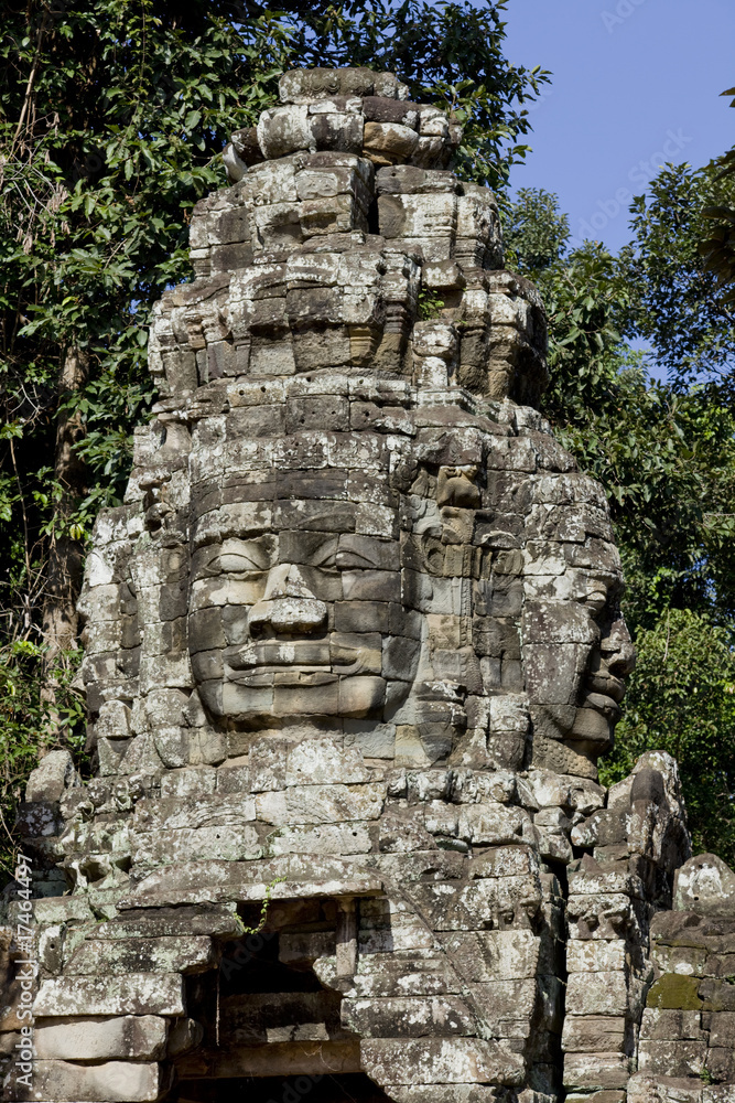 Fototapeta premium portraits sculpture in Angkor, cambodia