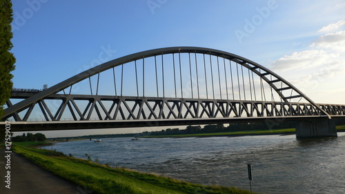 Fototapeta Naklejka Na Ścianę i Meble -  Rheinbrücke
