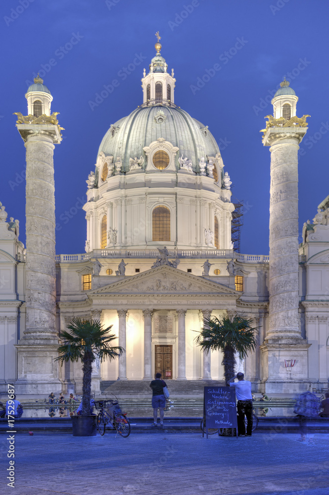 Kalrkirche bei Nacht