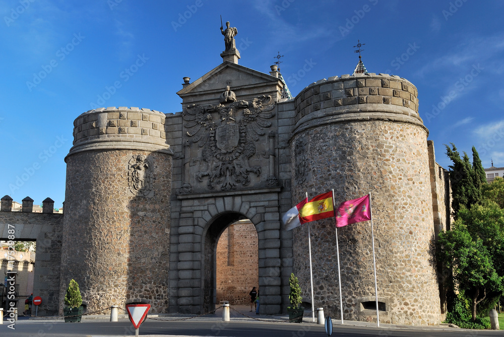 Puerta de Bisagra-Toledo foto de Stock | Adobe Stock