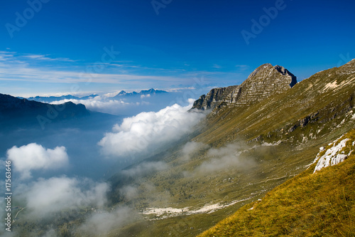 Montasch über dem Nebel, Julische Alpen