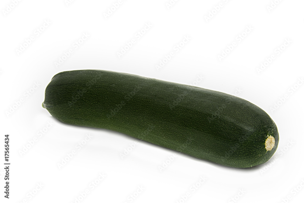 pepino o calabacín aislado en fondo blanco pepino o calabacín aislado en fondo blanco