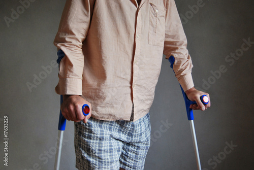 Tapety artystyczne Crutches