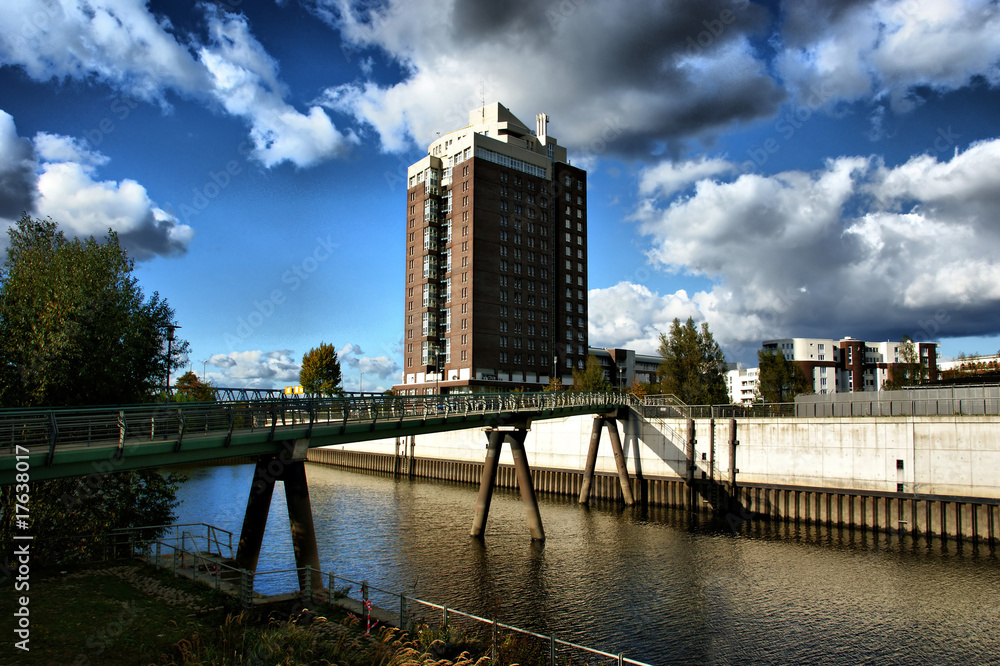 Hochhaus an den Elbbrücken Hochhaus an den Elbbrücken