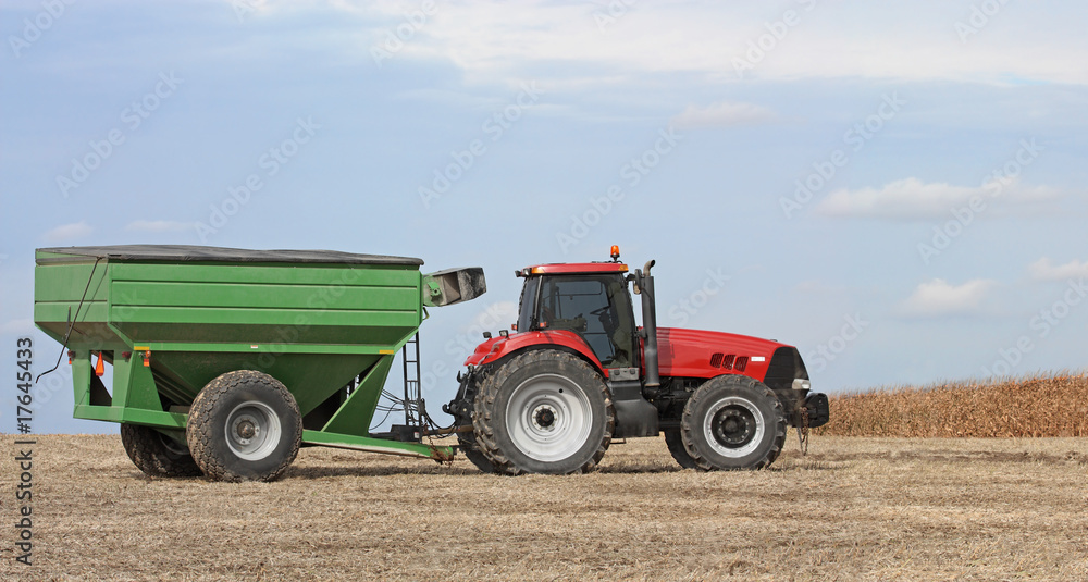 Obraz premium Tractor and Grain Wagon