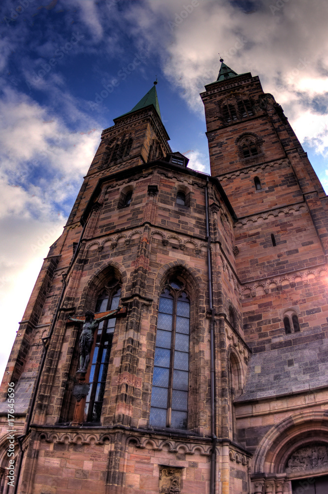 Fototapeta premium St Lawrence Church (Lorenzkirche) in Nurnberg, Germany