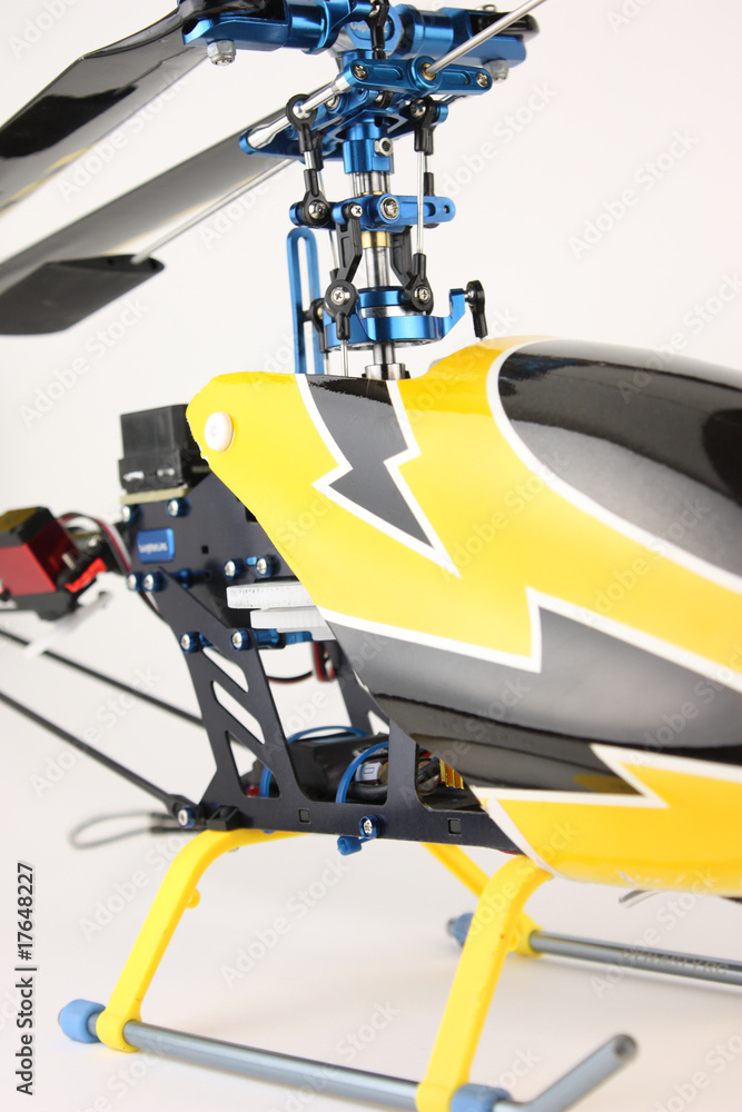 Hélicoptère modèle réduit aluminium et carbone Hélicoptère modèle réduit aluminium et carbone