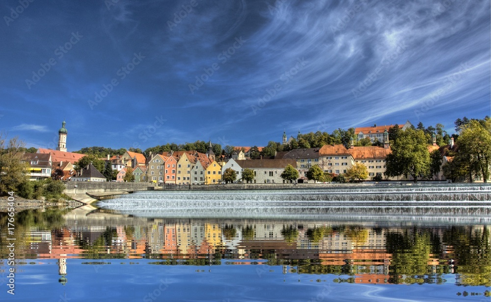 Fototapeta premium City in the Mirror of the lake