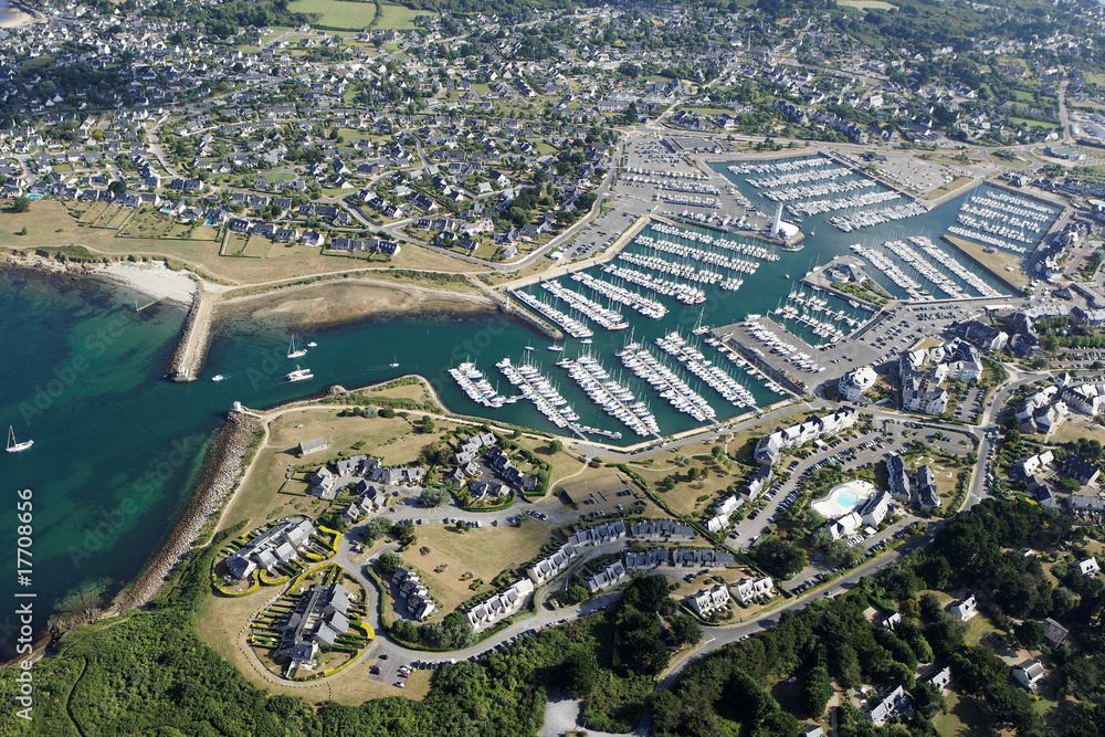 Fototapeta premium vue aérienne de Port Crouesty, Arzon, Golfe du Morbihan (56)