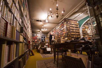 Wandcirkels Bibliotheek Sfeervolle bibliotheek met leren banden  © Christophe Fouquin