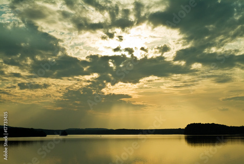 Sonnenuntergang am Altmühlsee in Franken