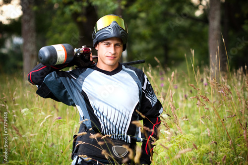 paintball shooter in the field