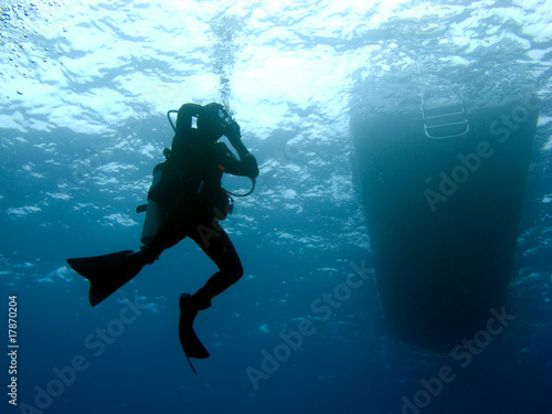 Diver Clearing Mask while Descending