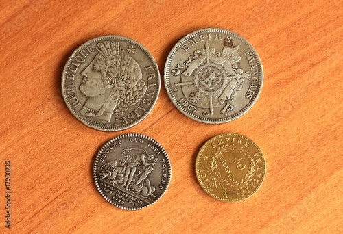 Quatre monnaies