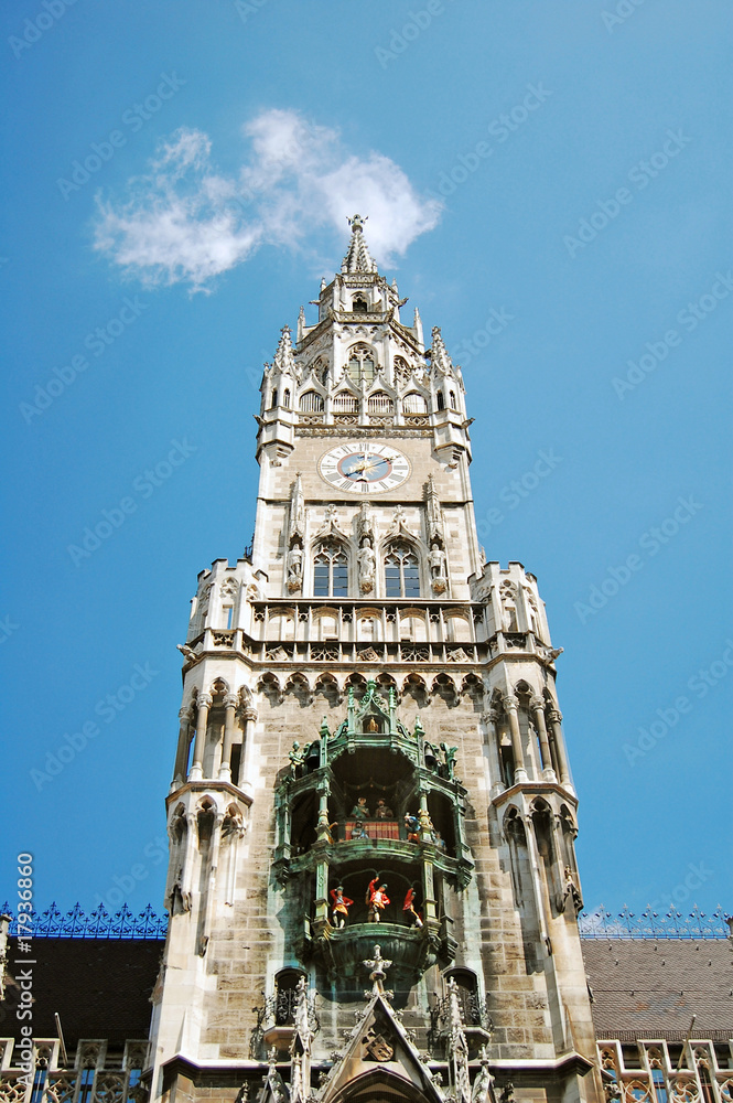 La torre dell'orologio del Rathaus di Monaco - Germania