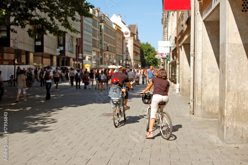 Obraz na płótnie In bicicletta a Monaco di Baviera - Germania w salonie