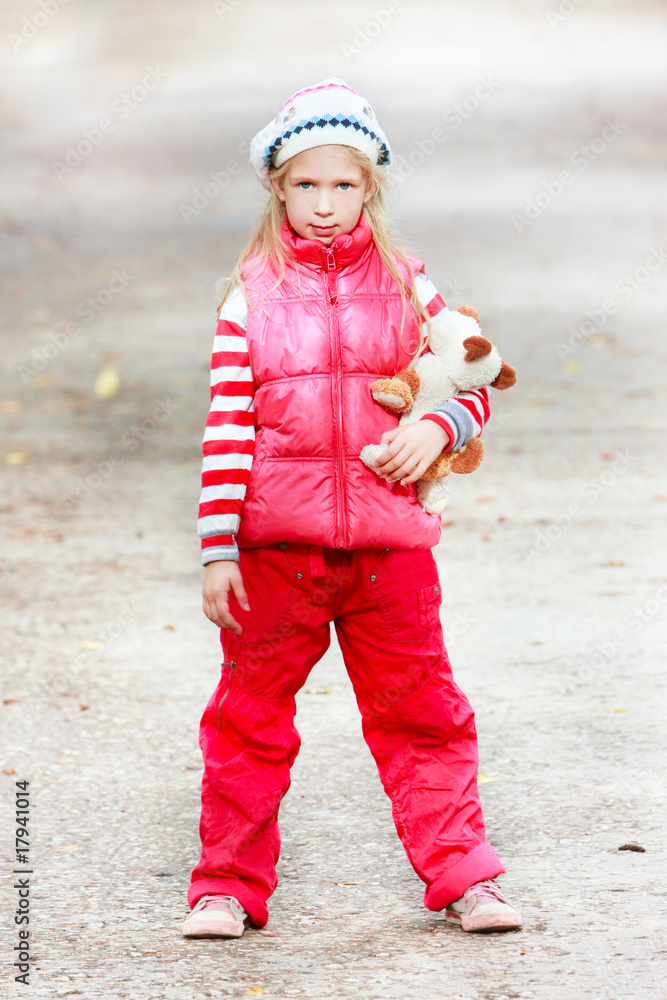 Fototapeta premium alone girl on park road