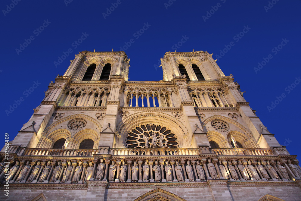 Notre-Dame de Paris bei Nacht