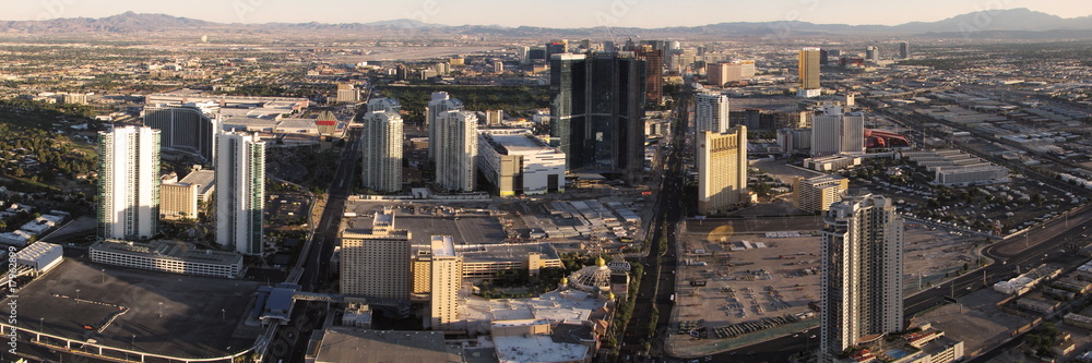Fototapeta premium panoramic view of las vegas from the top