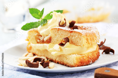Tableau sur toile Sponge cake with pudding cream