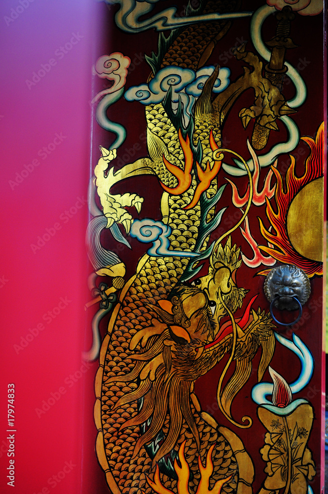 door dragon in the Chinese temple