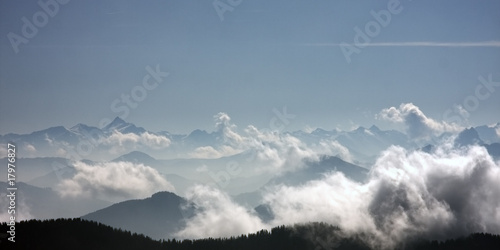 wolkenmeer in den alpen