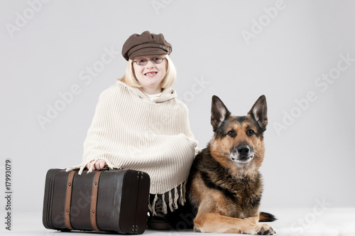 Kind mit Schäferhund photo