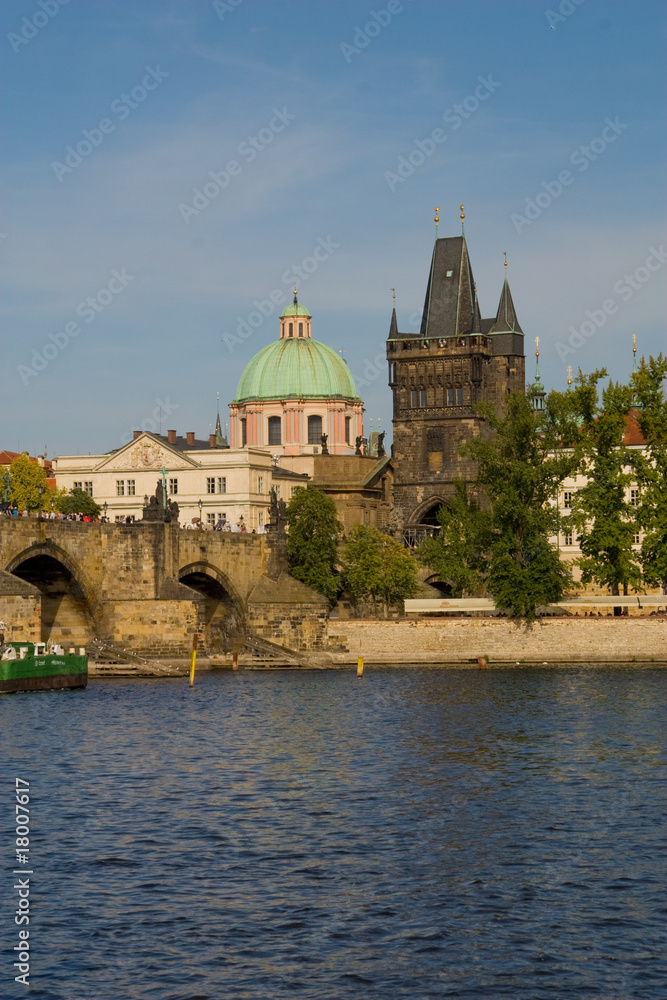 Altstädter Turm an der Karlsbrücke in Prag