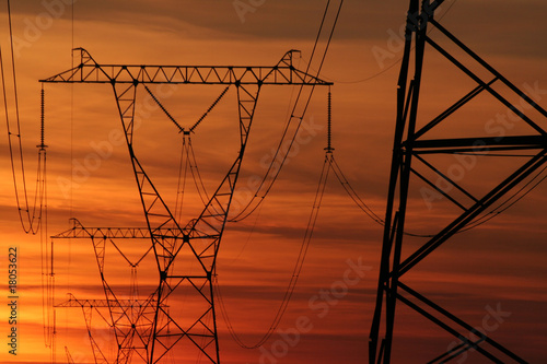 Obraz na płótnie slupy energetyczne 080 w salonie