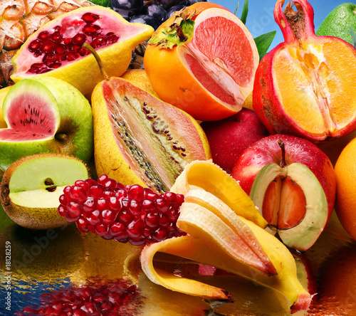 Bilde på lerret Concept photo of the modified fruits on a mirror