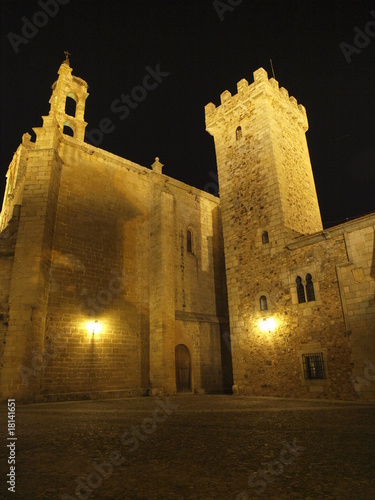 Catedral y Palacio de los Golfines en Cáceres photo