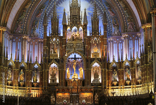 Altar of the Basilique Notre-Dame in Montreal, Canada © pownibe