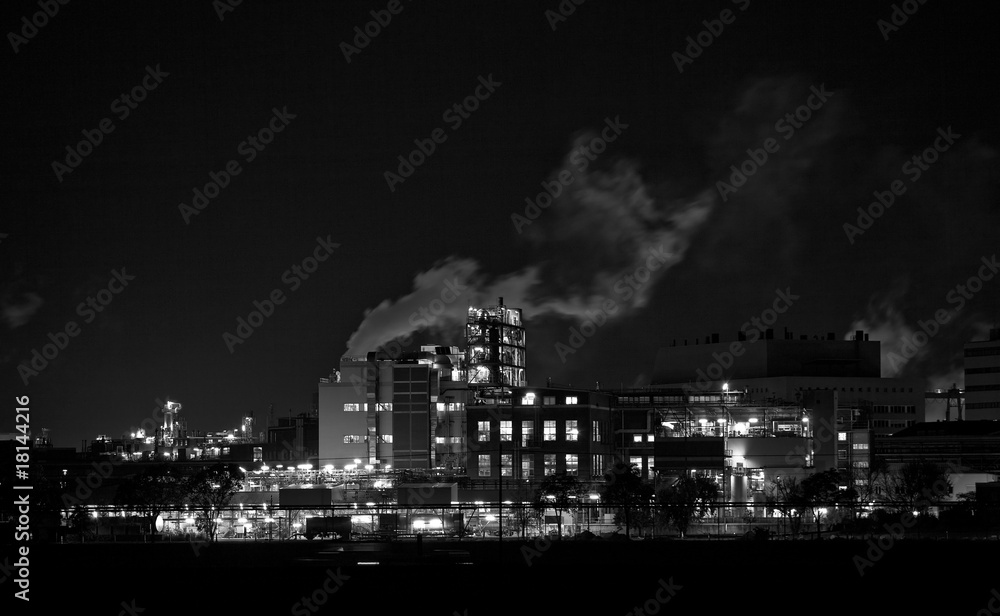 Chemische Fabrik bei Nacht