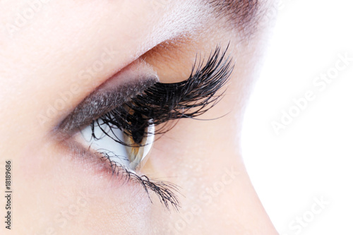 Fotografija eye with a long curl false eyelashes
