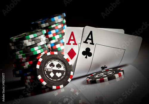 Fototapeta gambling chips and aces
