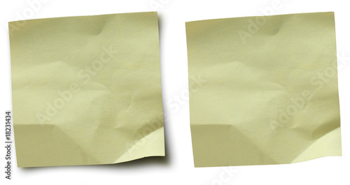 vieille note froissée - papier adhésif jaune pour message