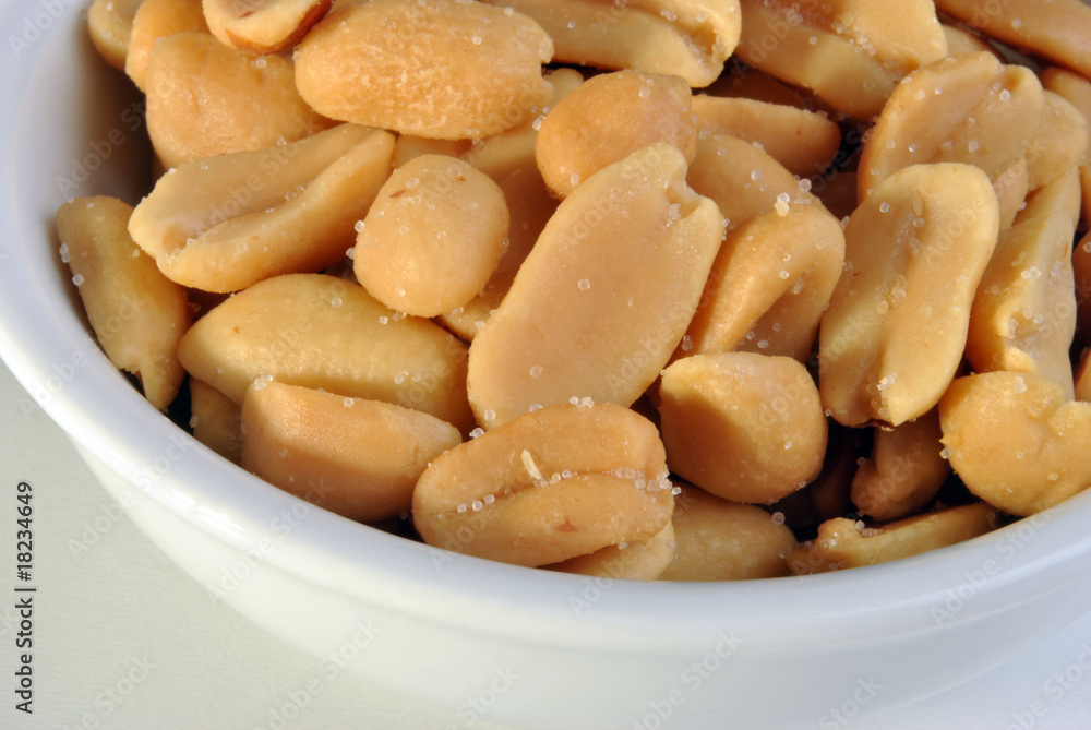 Fototapeta premium roasted salted peanuts in a white bowl