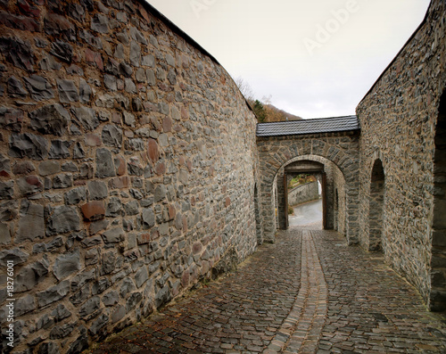 Burg Altena, Burgweg mit Nischen photo