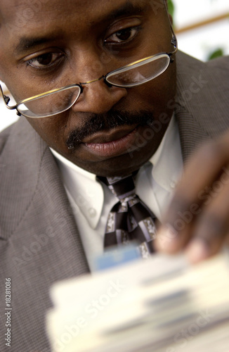 Cuadro en lienzo Businessman looking on rolodex